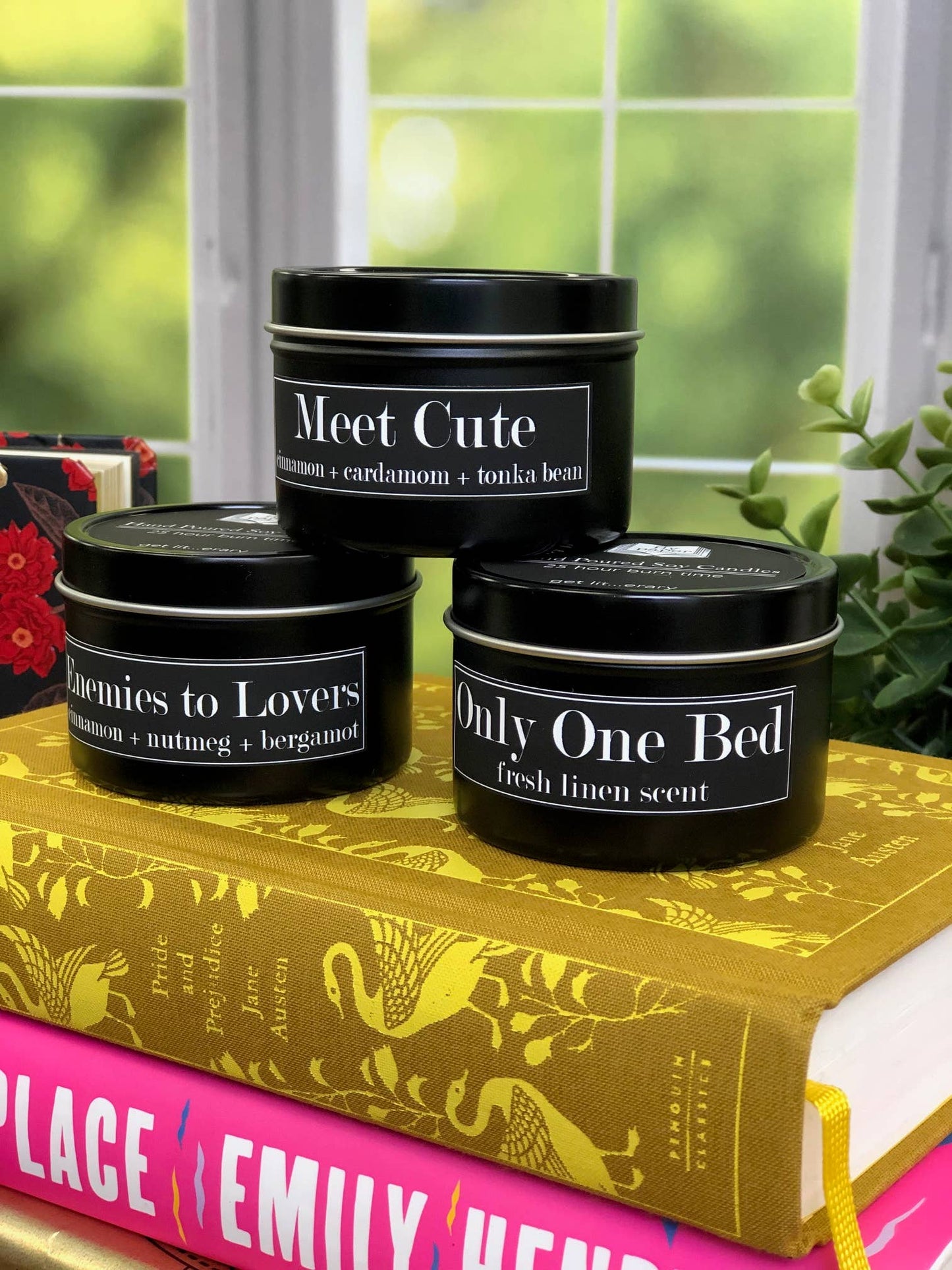 Fly Paper Products - Enemies to Lovers 4oz Candle Cinnamon + Nutmeg + Bergamot