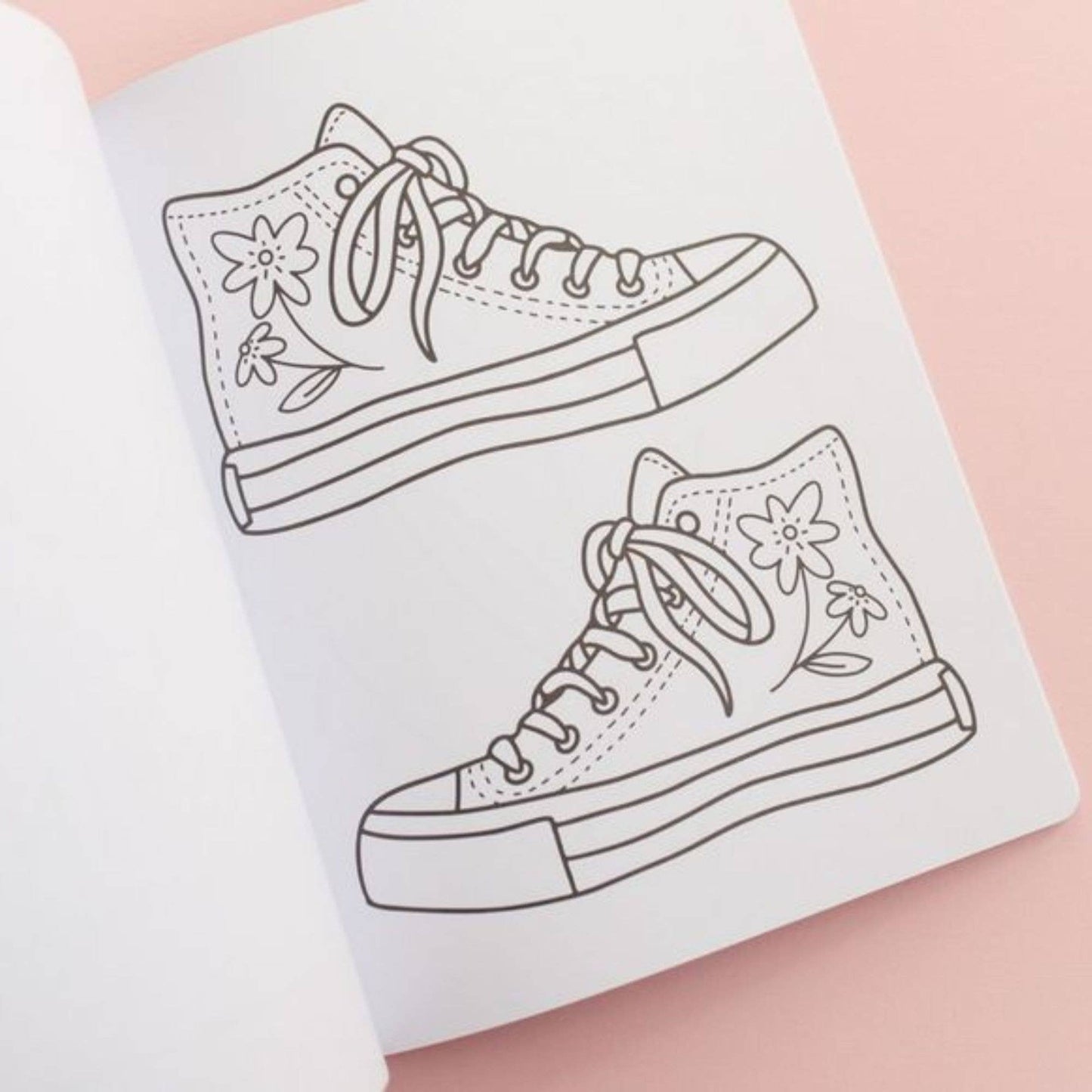 Pippi Post - Bows & Blooms Coloring Book